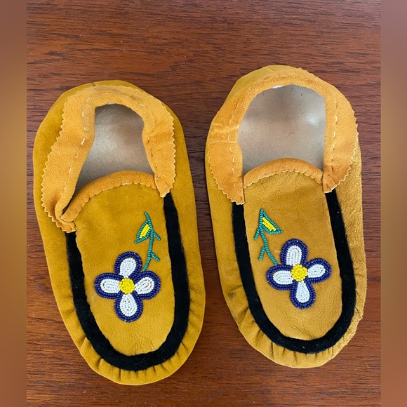 Handmade Beaded Moccasins - Picture 9 of 11